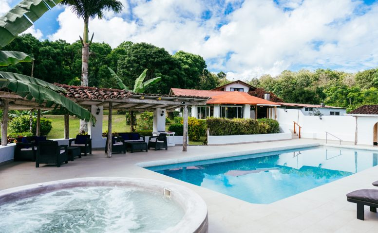 Rob Hutchinson Photo Video - Enchanted Lodge Galapagos - Still-44